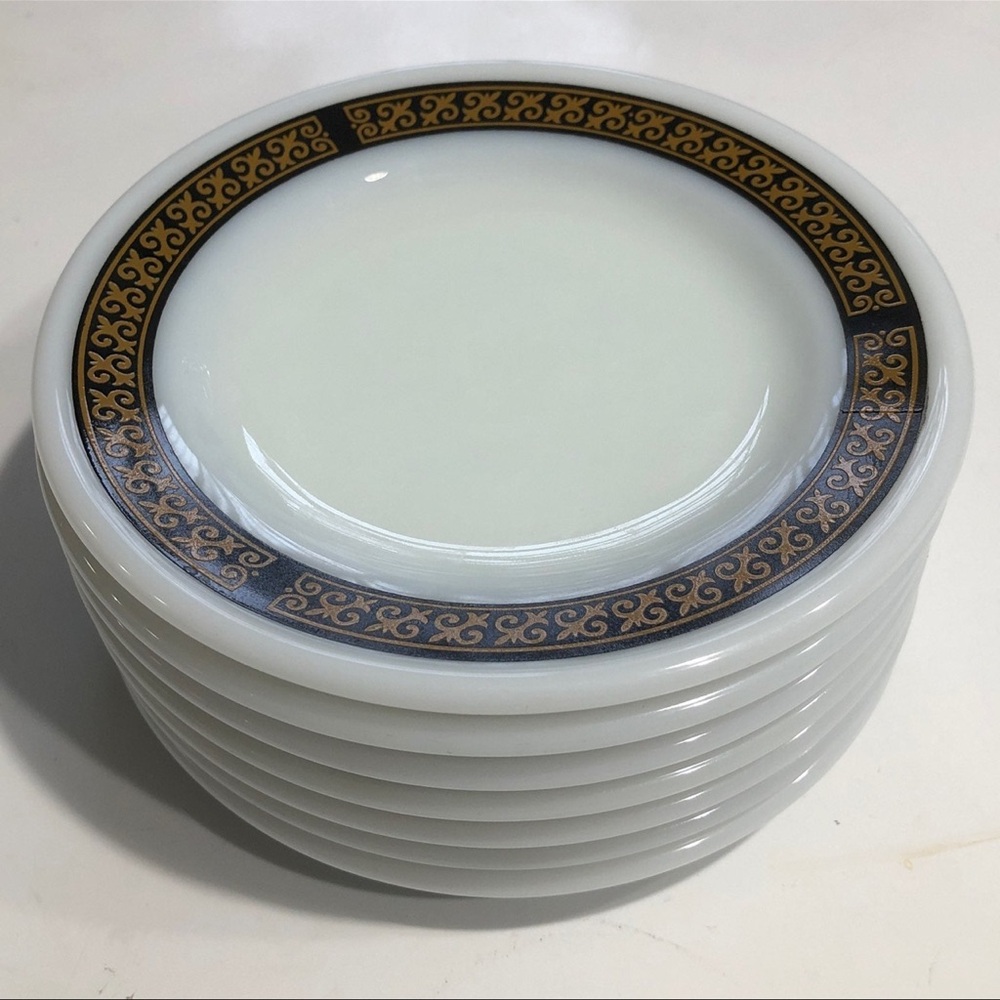 Pyrex White and Gold Dinner Plate Set (7)